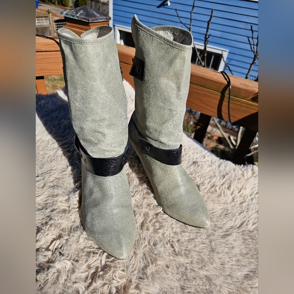 Naughty Monkey Forget Me Not 9.5 - Picture 2 of 6